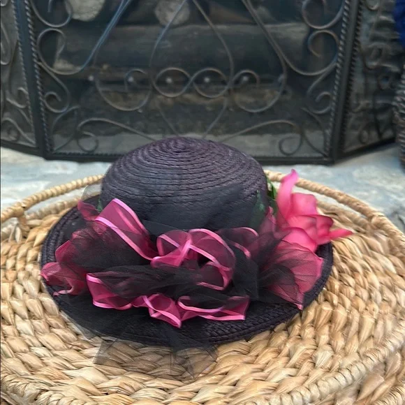 Elegant Black Straw Hat with Pink Ribbon and Floral Detail Perfect for Derby - Picture 7 of 10